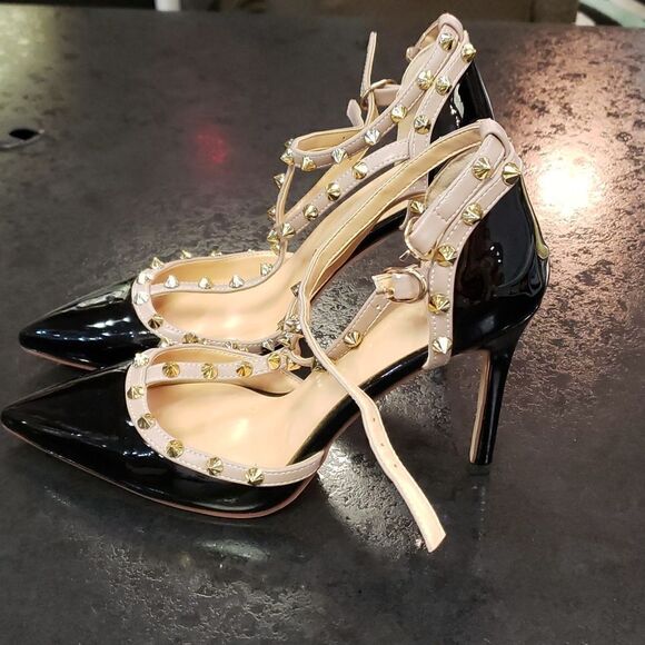 I adore heels  - Picture 3 of 6